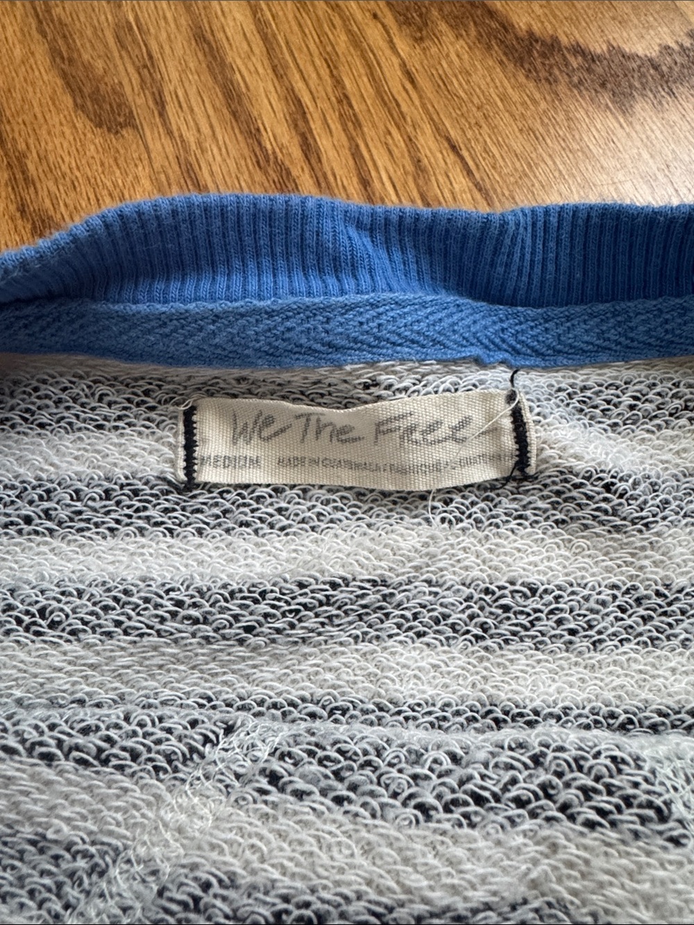 WE THE FREE sweatshirt - Picture 4 of 4